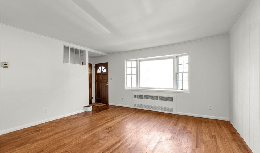 65 Grant Ave, Albertson, NY 11507 - 4 Beds, 1 Bath