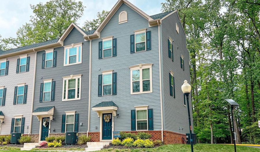 4480 COMMONS Dr, Annandale, VA 22003 - 4 Beds, 5 Bath