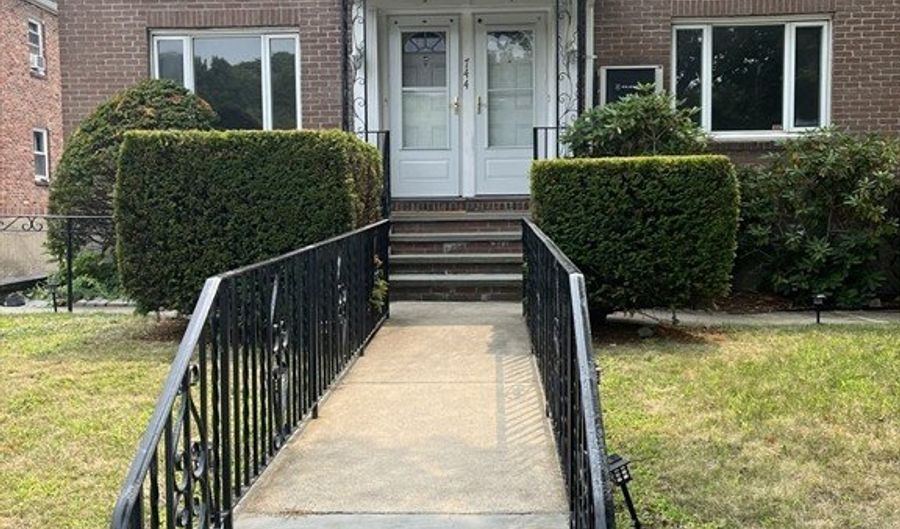 744 Boylston St 1, Boston, MA 02467 - 3 Beds, 2 Bath