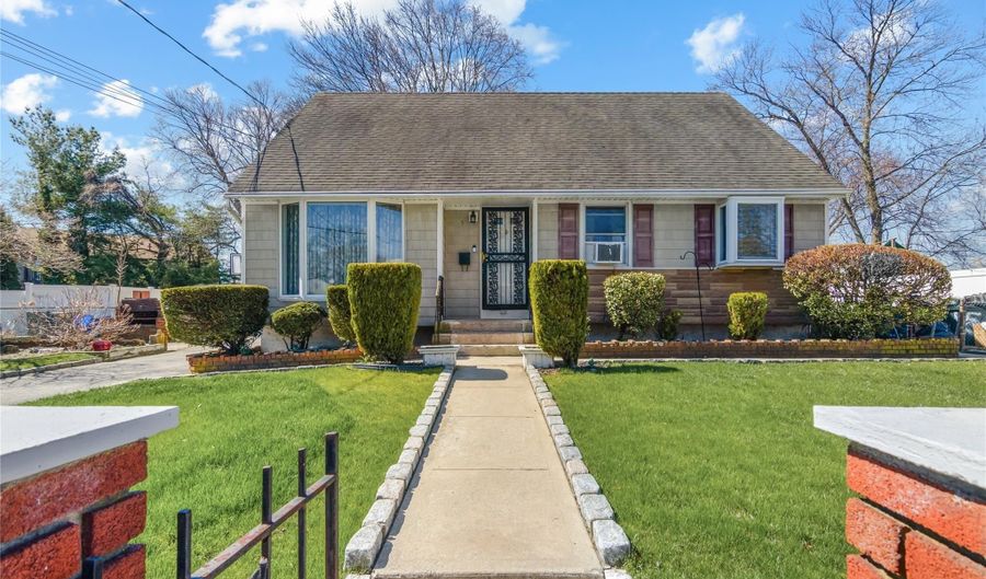 5 S Ronald Dr S, Amityville, NY 11701 - 5 Beds, 3 Bath