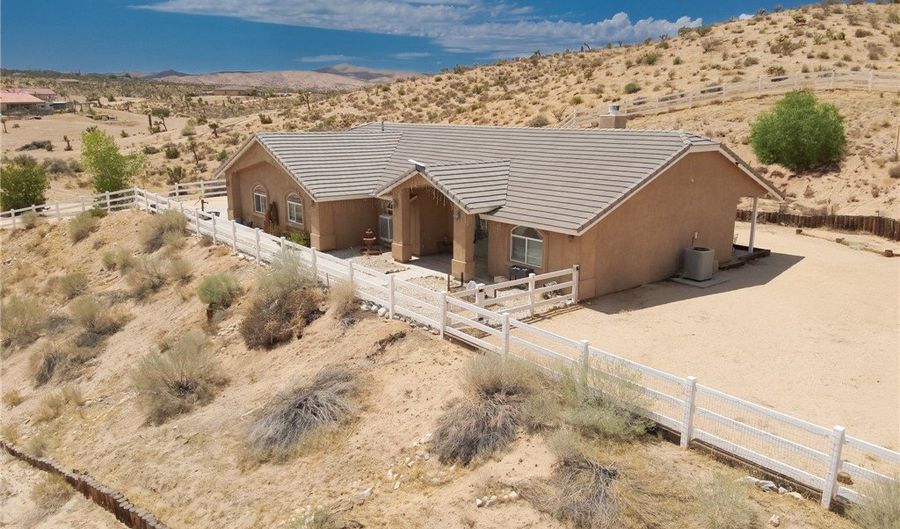 9696 Milpas Dr, Apple Valley, CA 92308 - 3 Beds, 2 Bath