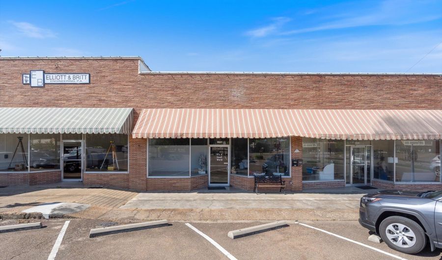 115 Public Sq A, Batesville, MS 38606 - 0 Beds, 1 Bath