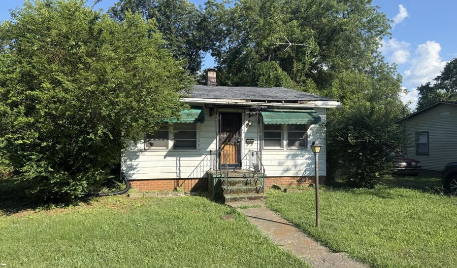 141 W Fulton St, Alcoa, TN 37701 - 2 Beds, 1 Bath