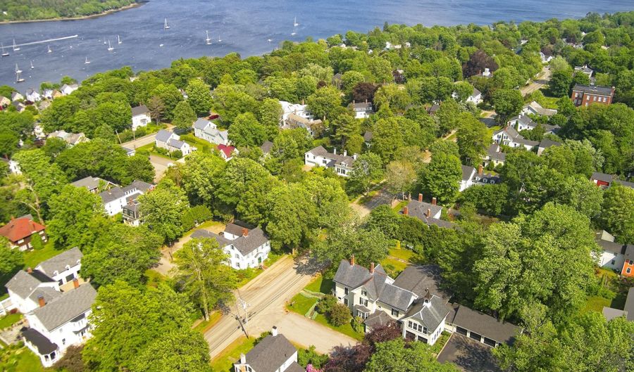 58 Church St, Belfast, ME 04915 - 6 Beds, 7 Bath