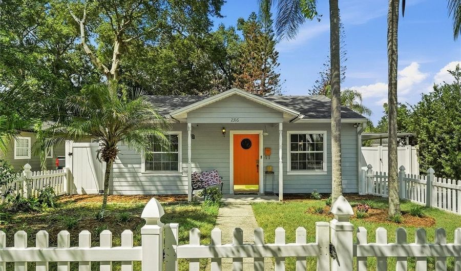 2316 MUSSELWHITE Ave, Orlando, FL 32804 - 3 Beds, 2 Bath