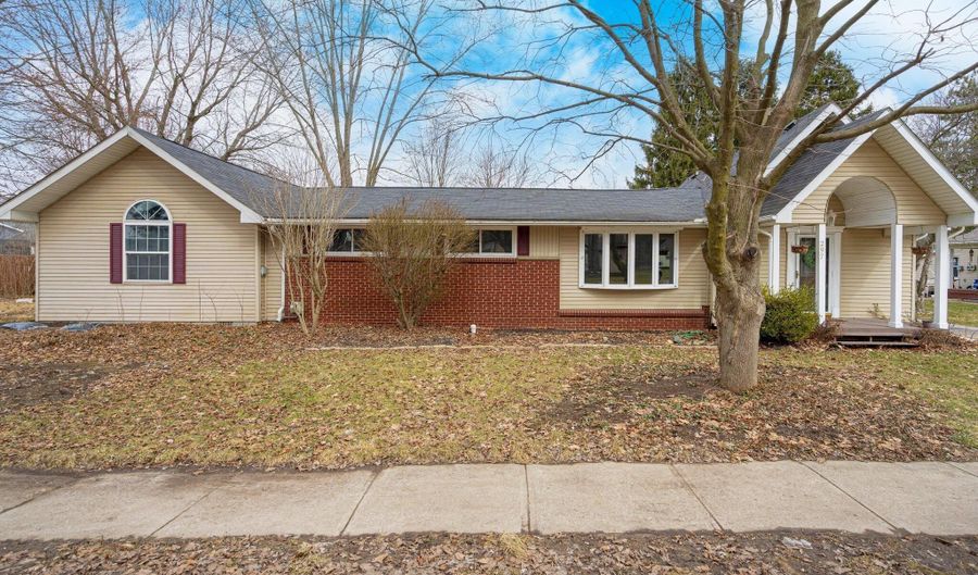 297 E Washington St, Almont, MI 48003 - 4 Beds, 2 Bath