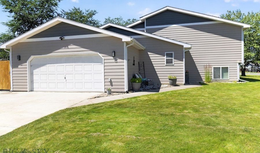 700 Mayfair, Belgrade, MT 59714 - 5 Beds, 3 Bath