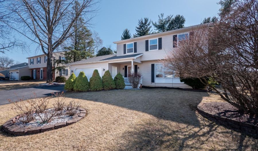 990 HILL Dr, Allentown, PA 18103 - 4 Beds, 4 Bath