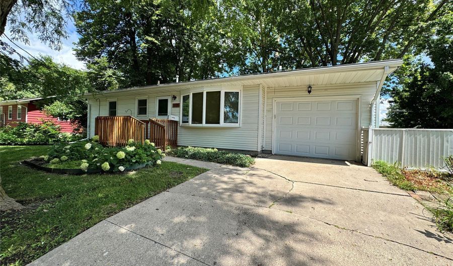 2010 Hunziker Dr, Ames, IA 50010 - 3 Beds, 1 Bath