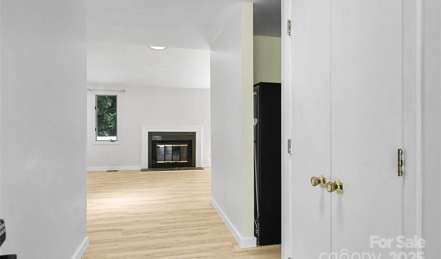 71 Hollybrook Dr, Asheville, NC 28803 - 2 Beds, 2 Bath