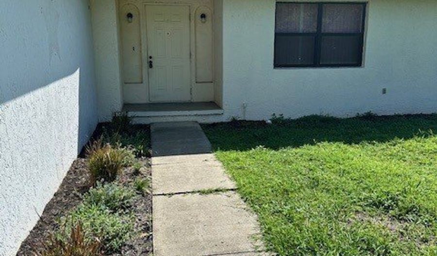 2175 Wyandotte Ave, Alva, FL 33920 - 2 Beds, 1 Bath