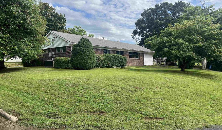 1001 Vine St, Batesville, AR 72501 - 3 Beds, 2 Bath