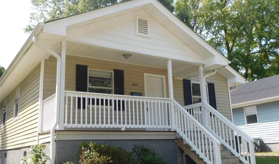 209 Armfield Ave, Asheboro, NC 27203 - 2 Beds, 1 Bath
