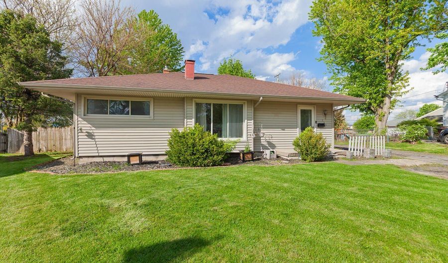260 Renfrew Ave, Adrian, MI 49221 - 3 Beds, 3 Bath