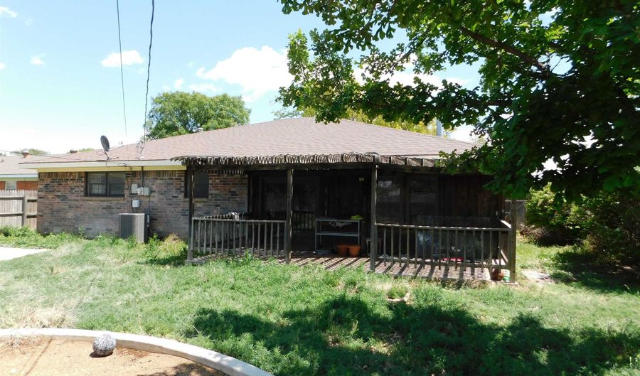 2106 N Beaver St, Guymon, OK 73942 - 3 Beds, 2 Bath