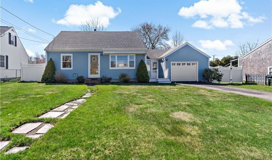 5 St Theresa Ave, Bristol, RI 02809 - 3 Beds, 2 Bath
