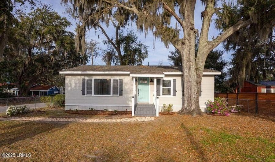 2003 King St, Beaufort, SC 29902 - 3 Beds, 2 Bath