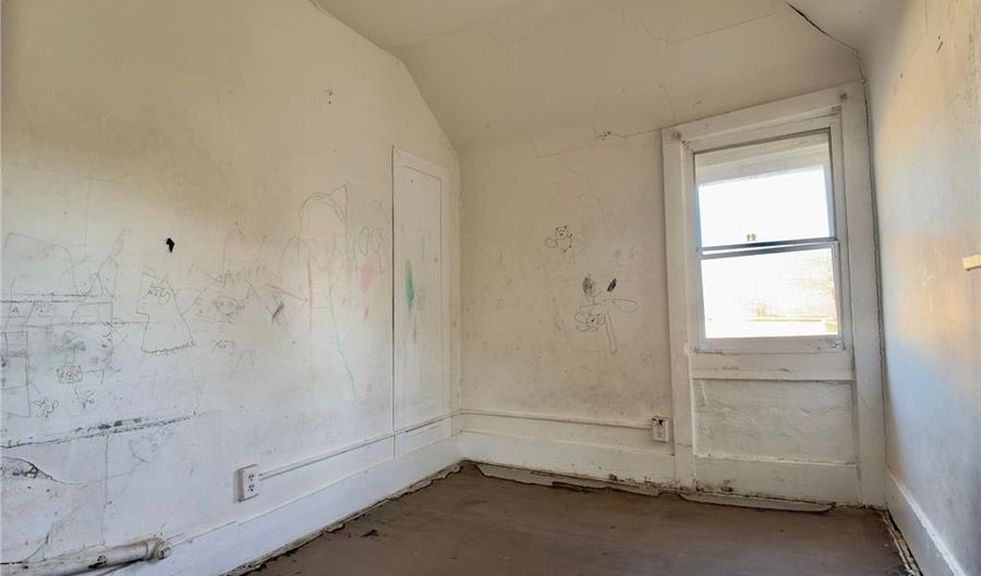 415 W College St, Albert Lea, MN 56007 - 6 Beds, 0 Bath