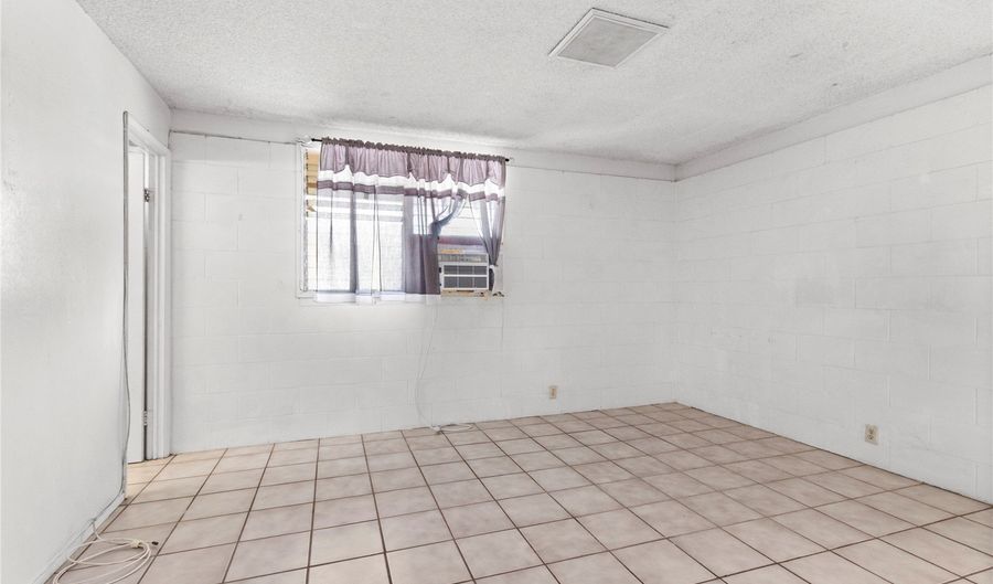 46-353 Kahuhipa St, Kaneohe, HI 96744 - 7 Beds, 5 Bath