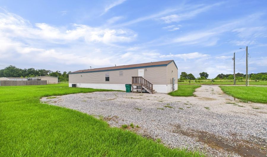 6117 Mitchell Rd, Abbeville, LA 70510 - 3 Beds, 2 Bath
