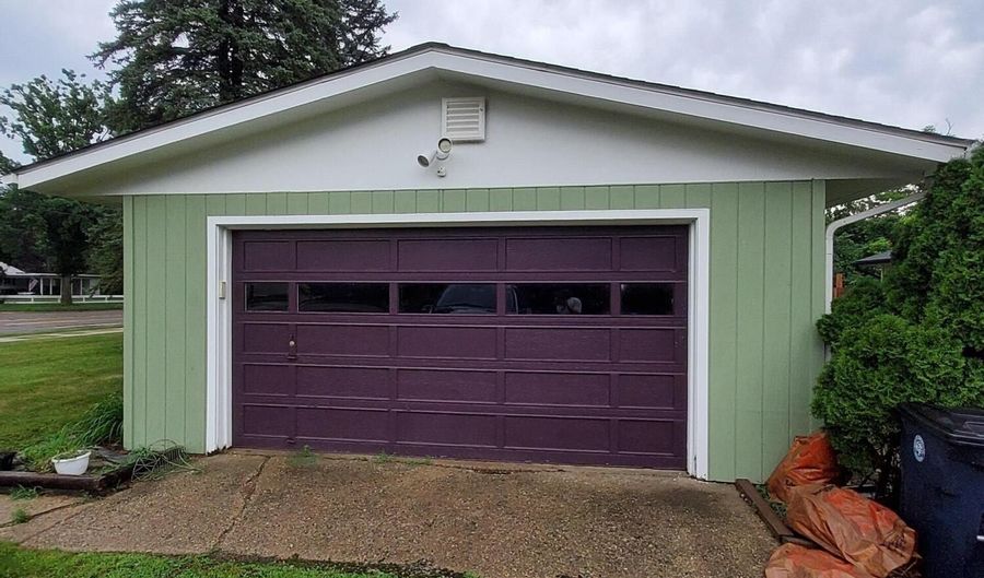 2828 Packard St, Ann Arbor, MI 48108 - 3 Beds, 1 Bath
