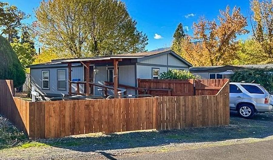 1235 N Mountain Ave UNIT 14, Ashland, OR 97520 - 3 Beds, 1 Bath