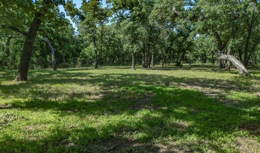 209 County Road 2696, Alvord, TX 76225 - 2 Beds, 2 Bath