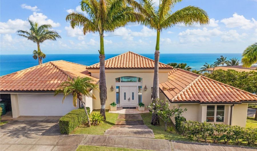 559 Moaniala St, Honolulu, HI 96821 - 5 Beds, 5 Bath