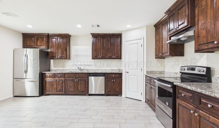 621 S HILL St, Amarillo, TX 79104 - 3 Beds, 2 Bath