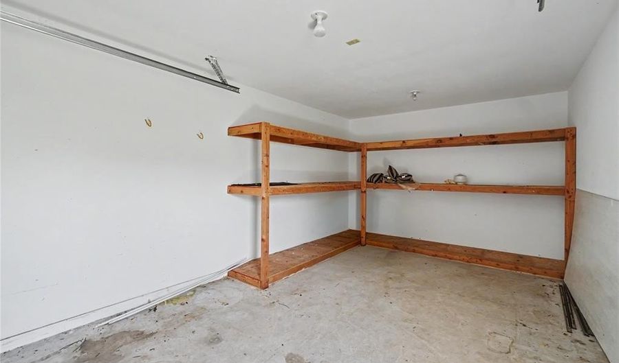 345 Lakeside Dr, Altus, OK 73521 - 3 Beds, 2 Bath