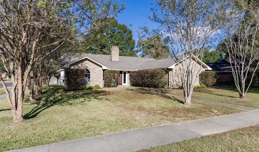 7505 Boone Ave, Baton Rouge, LA 70808 - 3 Beds, 3 Bath