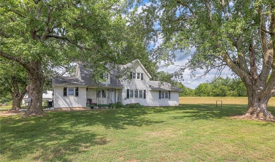 10240 NW State Route 18 Hwy, Amsterdam, MO 64723 - 3 Beds, 2 Bath