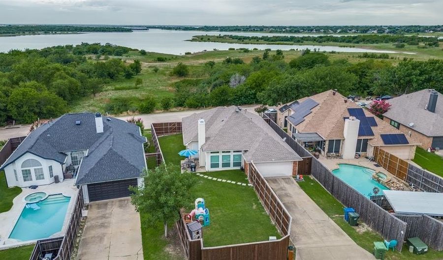 5044 Lakeshore Blvd, The Colony, TX 75056 - 4 Beds, 2 Bath