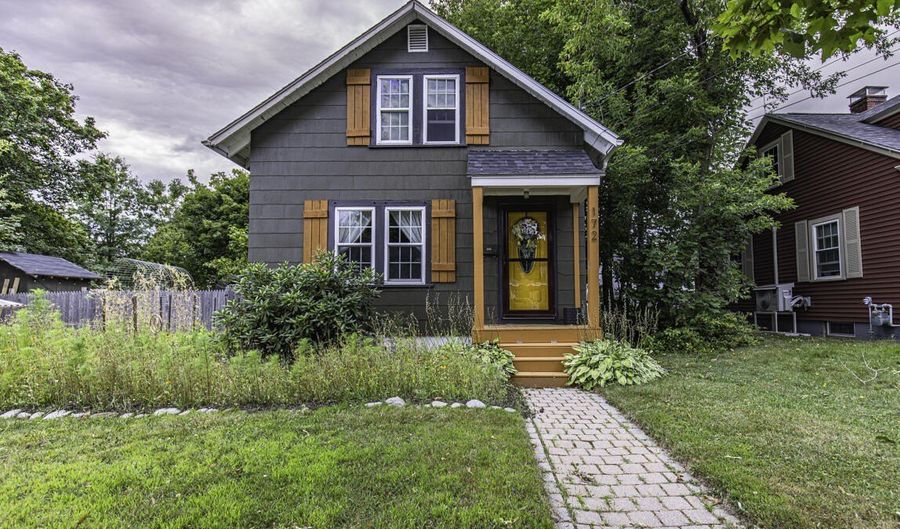 172 Fern St, Bangor, ME 04401 - 2 Beds, 1 Bath