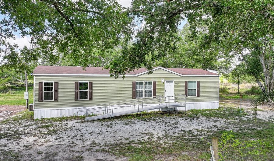 9827 SE HOTH Rd, Arcadia, FL 34266 - 3 Beds, 2 Bath