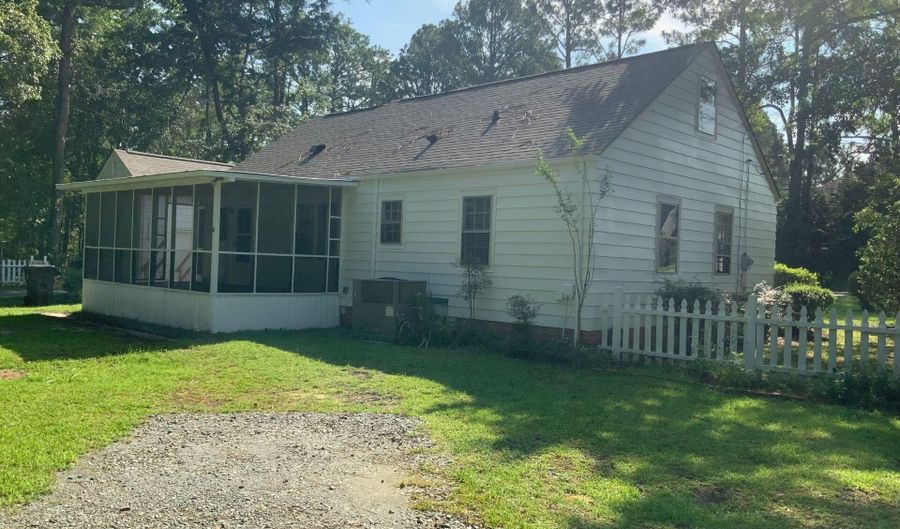 1101 N Poplar St, Aberdeen, NC 28315 - 3 Beds, 1 Bath