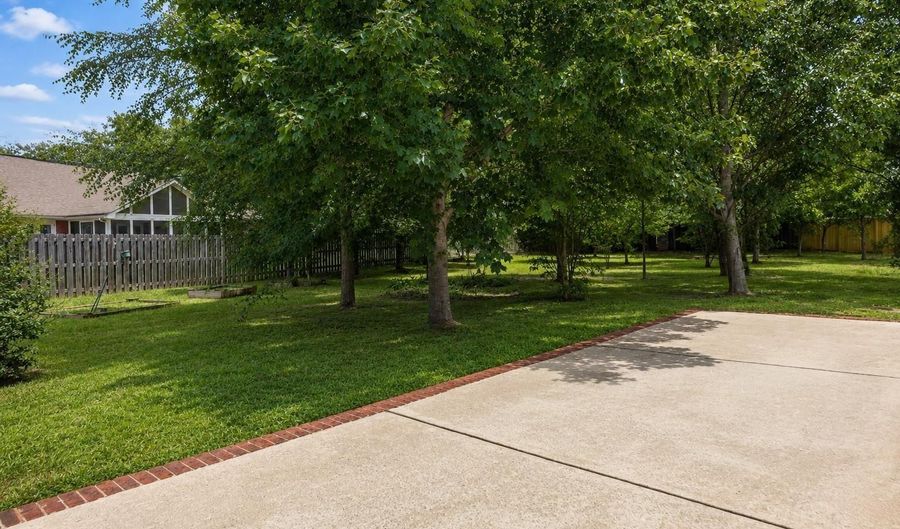 357 TANGLEWOOD Cir, Alabaster, AL 35007 - 4 Beds, 3 Bath