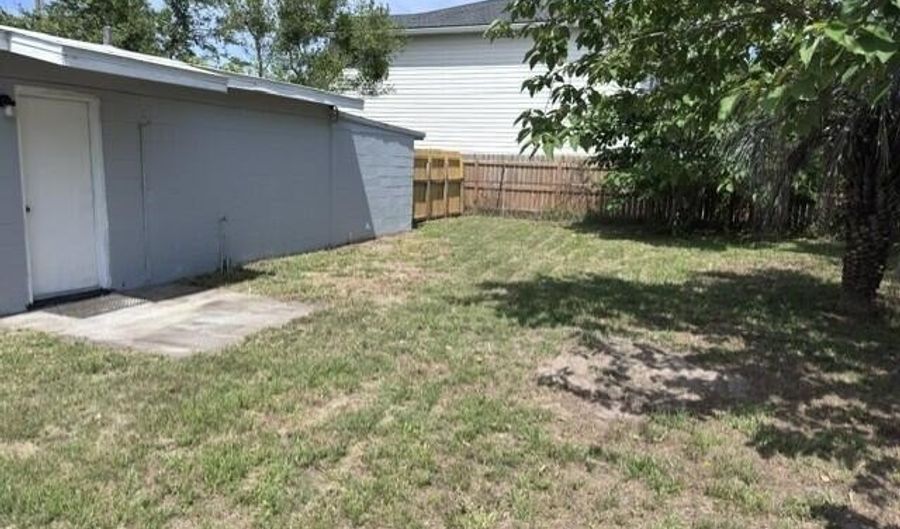 826 AMBERJACK Ln, Atlantic Beach, FL 32233 - 3 Beds, 2 Bath
