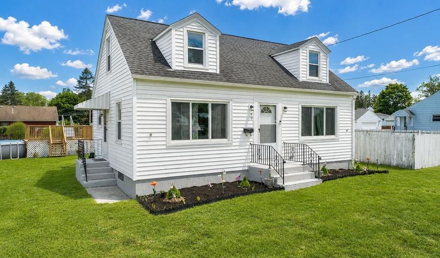 90 Clizbe Ave, Amsterdam, NY 12010 - 4 Beds, 1 Bath