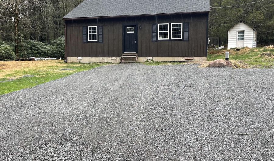 32 Laurel Ln, Albrightsville, PA 18210 - 2 Beds, 1 Bath