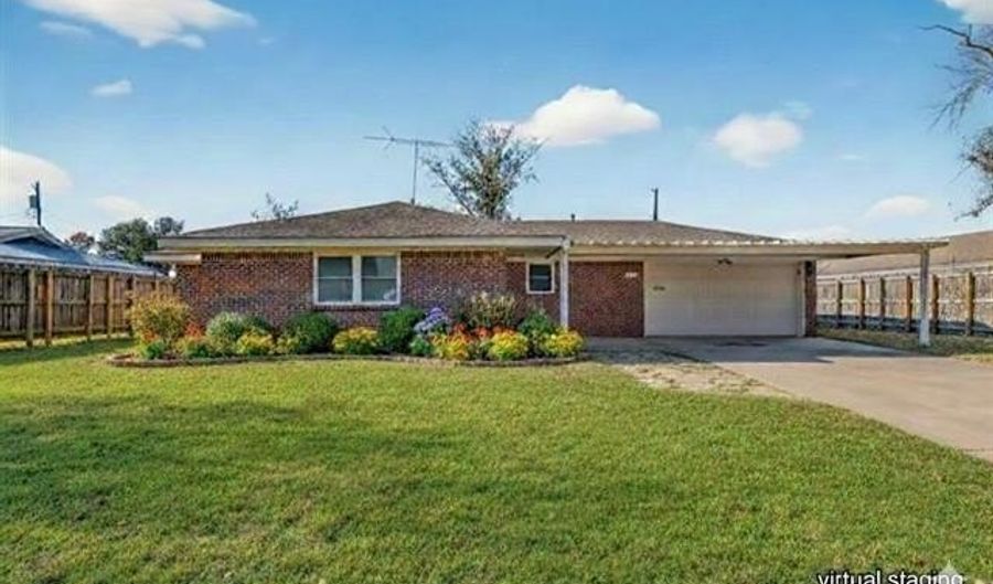 241 NE Myers Ave, Bartlesville, OK 74006 - 2 Beds, 2 Bath