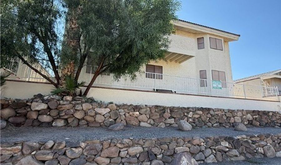 1057 Terrace Dr, Bullhead City, AZ 86442 - 4 Beds, 3 Bath