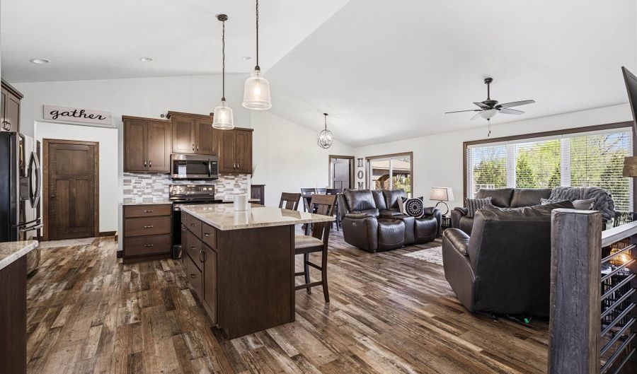 2660 W FALLEN OAK Dr, Appleton, WI 54913 - 3 Beds, 2 Bath