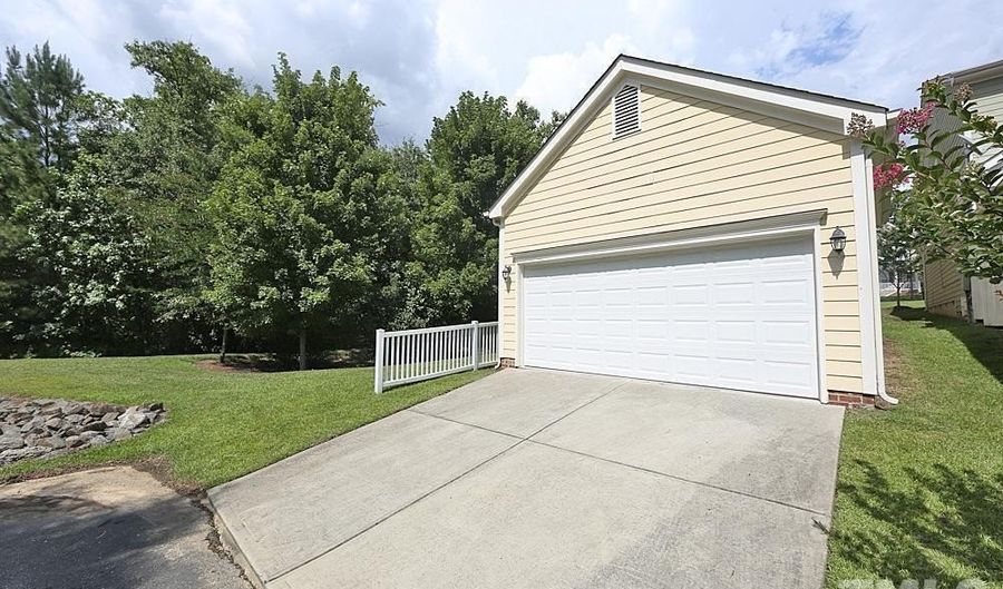 5012 Sunny Creek Ln, Apex, NC 27502 - 3 Beds, 3 Bath