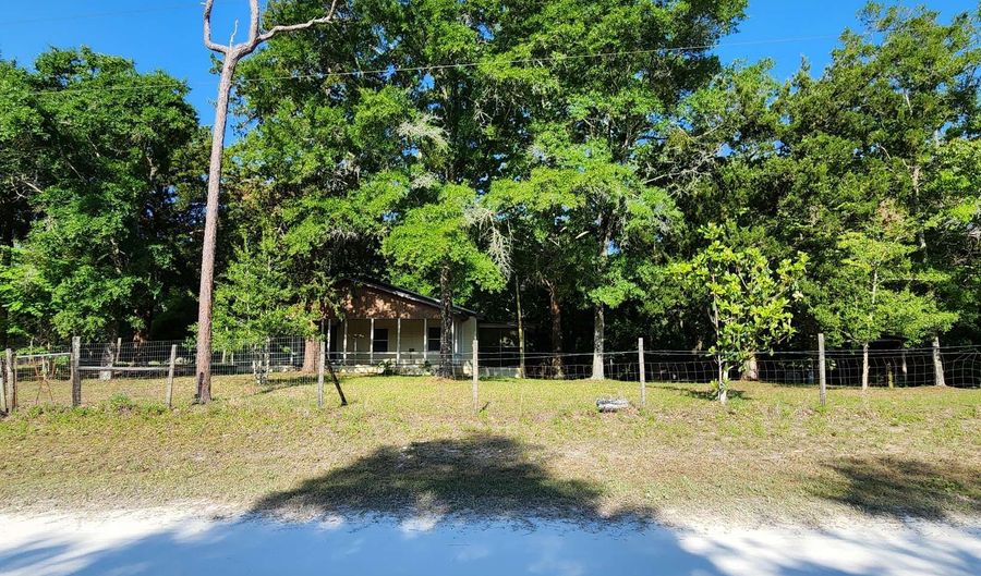 22295 43RD Dr, Lake City, FL 32024 - 2 Beds, 2 Bath