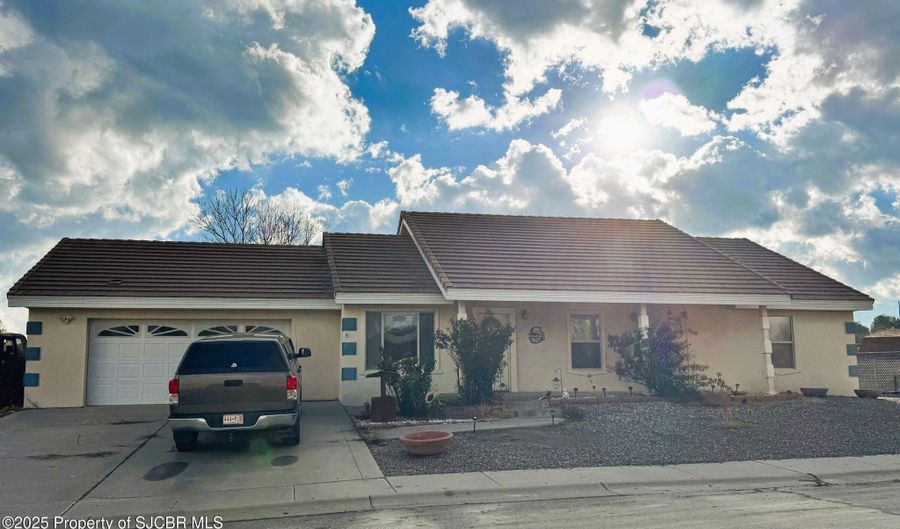 806 SPOTTED WOLF Ave, Aztec, NM 87410 - 3 Beds, 2 Bath