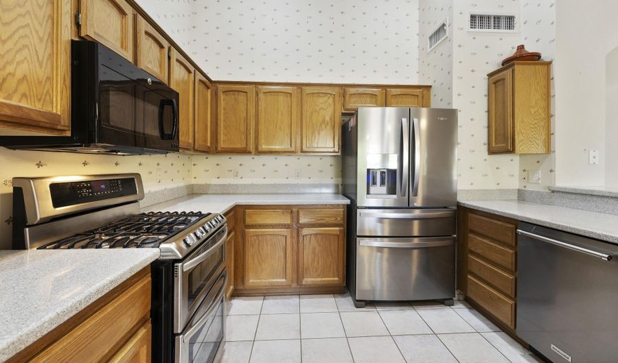 24211 S STARCREST Dr, Sun Lakes, AZ 85248 - 3 Beds, 2 Bath