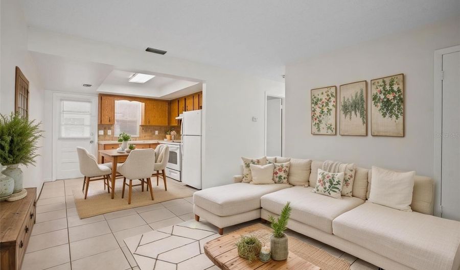 5901 CRESTMONT St, Clearwater, FL 33760 - 2 Beds, 1 Bath