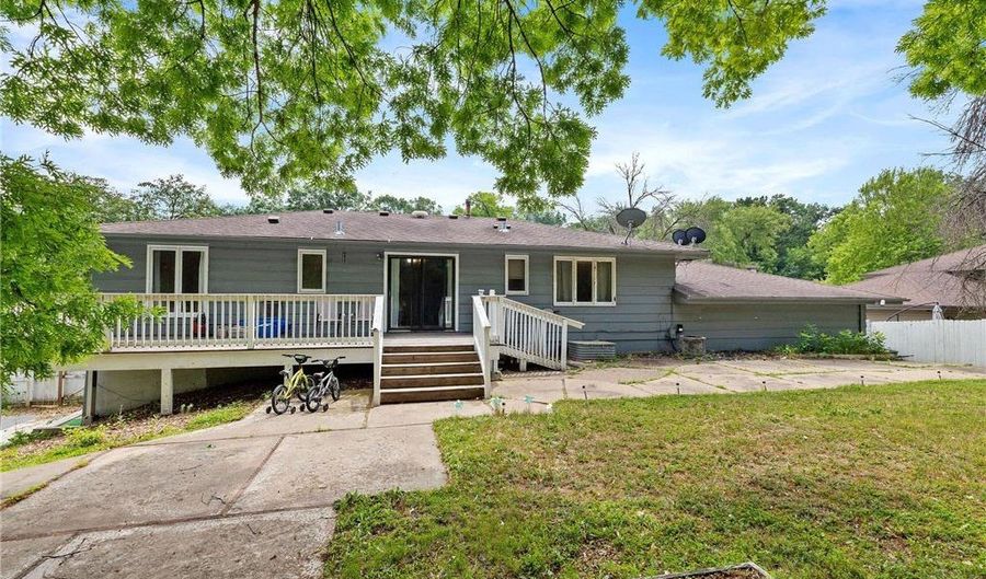 121 Chaparral Dr, Apple Valley, MN 55124 - 6 Beds, 3 Bath