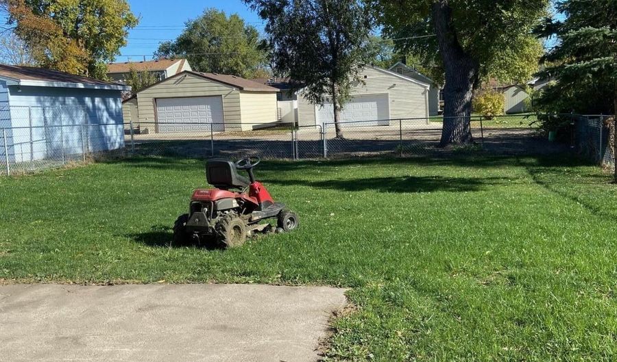 307 S Congress St, Aberdeen, SD 57401 - 2 Beds, 1 Bath